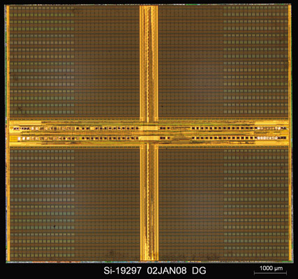 图2：三星的80nm 512Mb DDR2 DRAM(Rev.E)转用6F2设计。