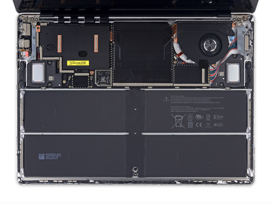 iFixit带来Surface Laptop 2拆解，由于必须破坏Alcantara键盘才能进入机身内部，因此iFixit认为维修Surface Laptop 2就是噩梦，得分为0。