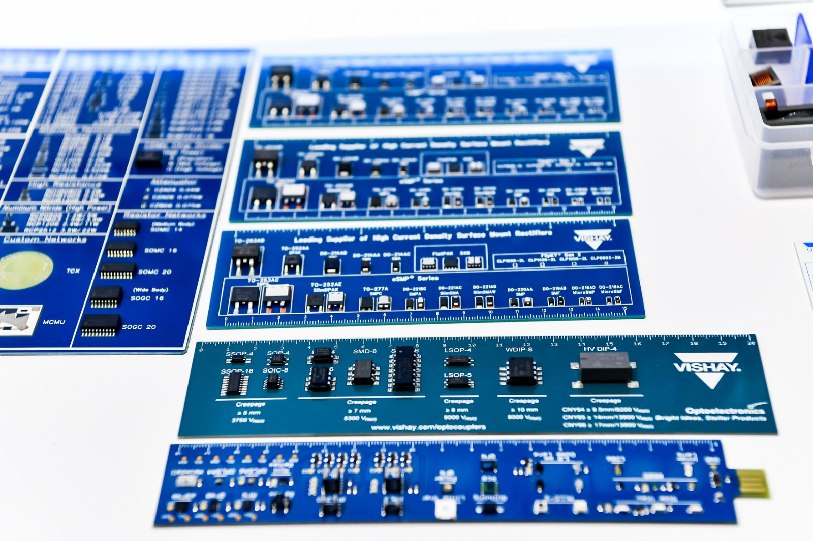 Vishay展出的各种封装规格的贴片光电子产品、MOSFET和整流器。