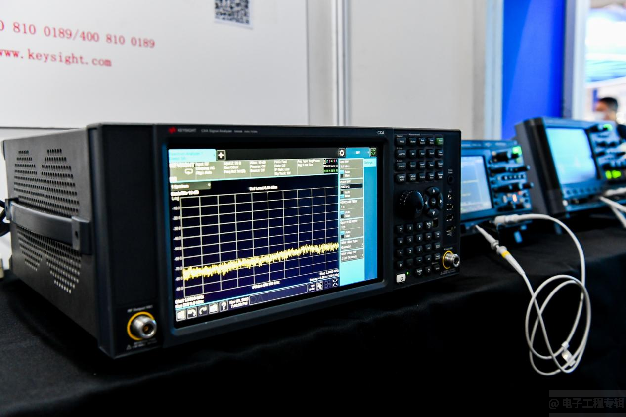 是德科技N9000B CXA 信号分析仪。主要特性和功能有：1、利用领先的信号分析工具，应对基本的信号表征；2、借助可选的内置跟踪发生器，可以执行经济高效的激励响应测量 X 系列测量应用软件添加重要功能；3、可以在研发和微波教育实验室中与培训套件结合使用，通过实践加深对理论知识的理解。