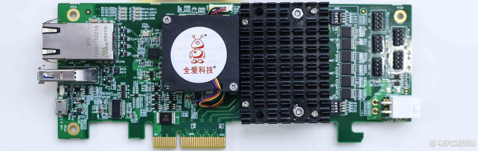 QA200-EP Al加速卡：Alas200EP开发模式、量大古结>>/16/A TOpG INT 力、PCI-Express Gen3.0半高/半长 169mm （长）x 69mm（宽） x26mm（高）、EP模式下默认eMMC存储，16/32/64/128GB可选硬件开放，提供整体解决方案、支持OEM。