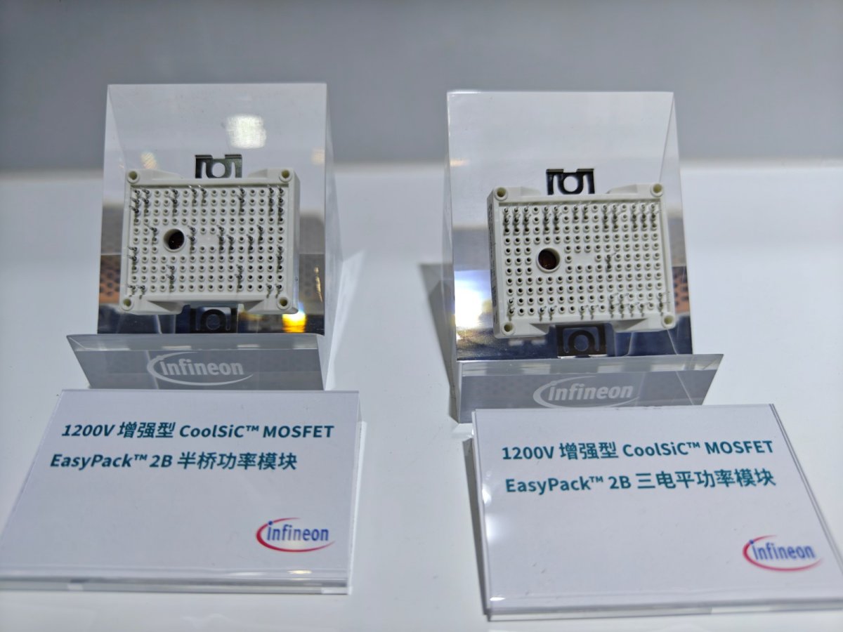 CoolSiC™ MOSFET G2，采用英飞凌新一代碳化硅（SiC）MOSFET沟槽栅技术，进一步提高了功率系统和能量转换的效率。CoolSiC™ MOSFET 650和1200V Generation 2技术在确保质量和可靠性的同时，将主要性能指标（如能量损耗和存储电荷）优化了20%。结合英飞凌的.XT封装技术，芯片的瞬态热阻降低了25%以上，使用寿命延长了80%，从而进一步提升了CoolSiC™ G2的设计潜力。